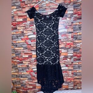 Black lace dress with mermaid cut